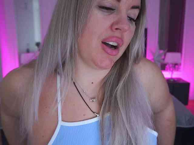 KiraCandyS Live Webcam on BongaCams