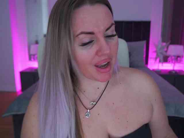 KiraCandyS Live Webcam on BongaCams