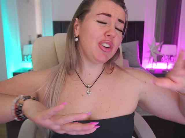 KiraCandyS Live Webcam on BongaCams