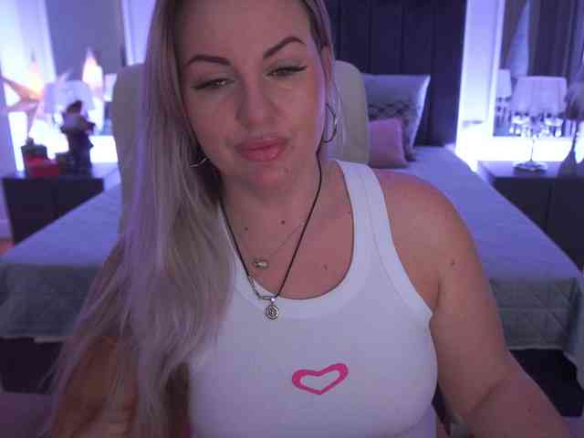 KiraCandyS Live Webcam on BongaCams