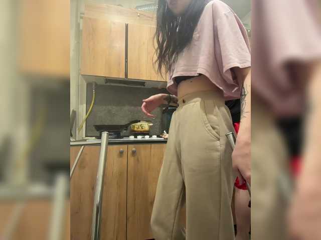 LuckyStar's BongaCams show and profile