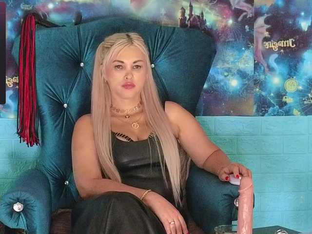 Mistress-Gwen's BongaCams show and profile