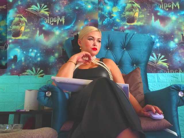 Mistress-Gwen