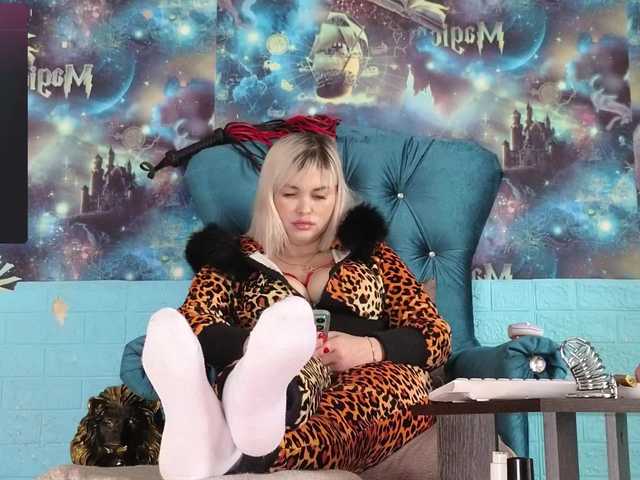 Mistress-Gwen's BongaCams show and profile