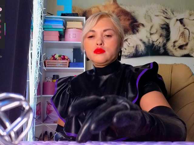 Mistress-Gwen's BongaCams show and profile