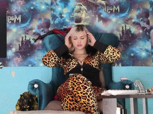 Mistress-Gwen live cam