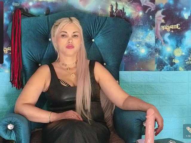 Mistress-Gwen's BongaCams show and profile