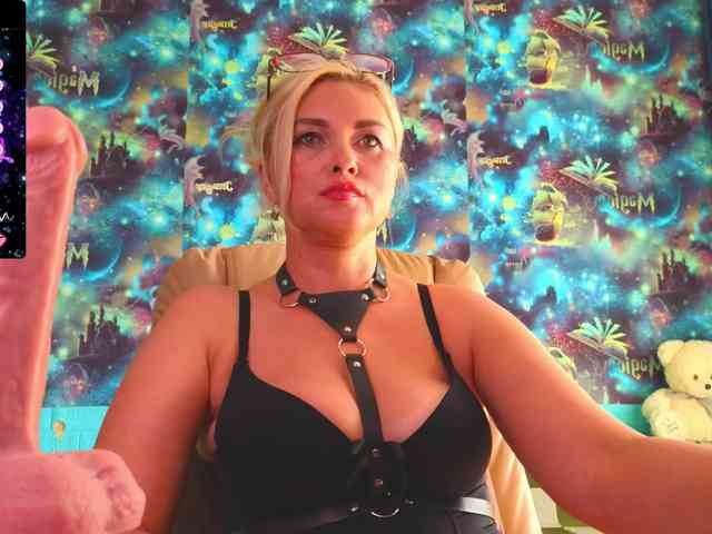 Mistress-Gwen webcam