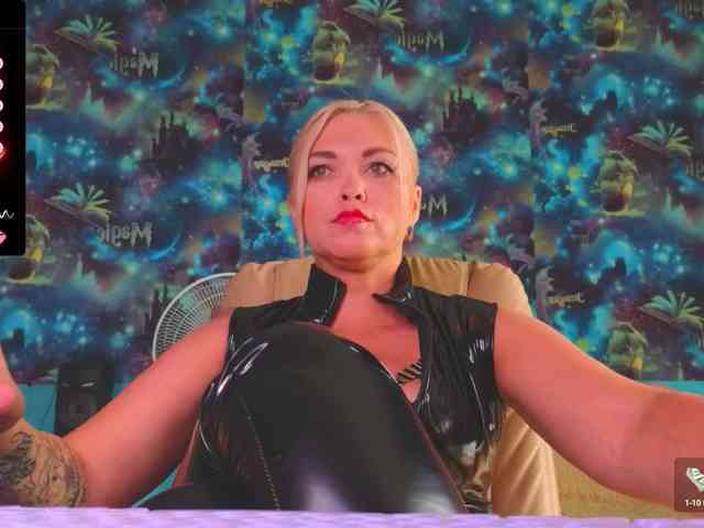 Mistress-Gwen webcam