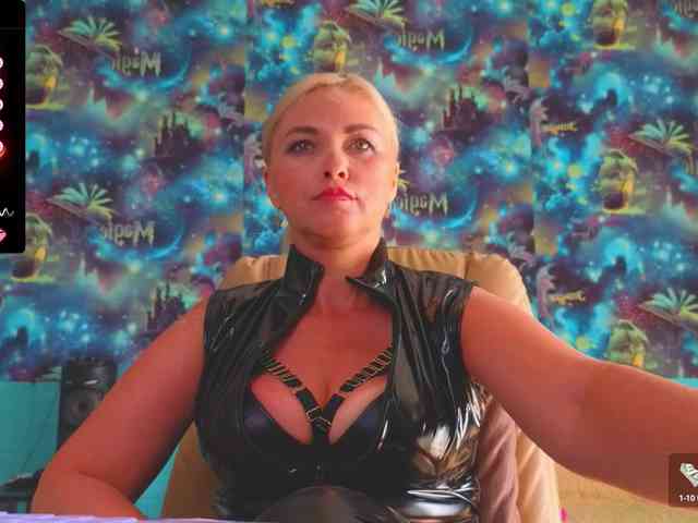 Mistress-Gwen webcam