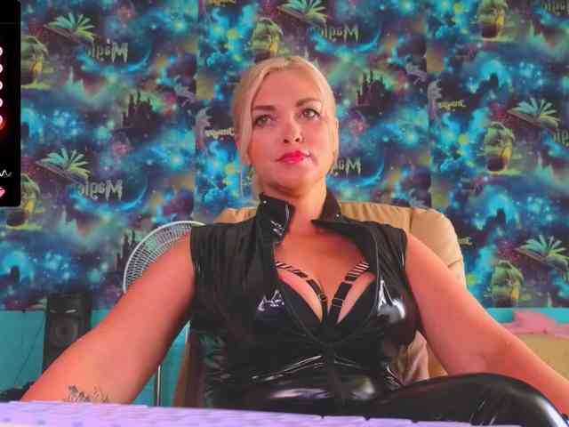 Модель: Mistress-Gwen