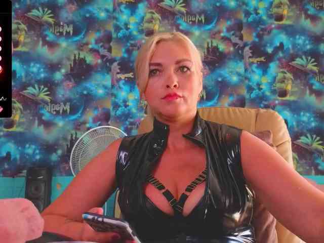 Модель: Mistress-Gwen