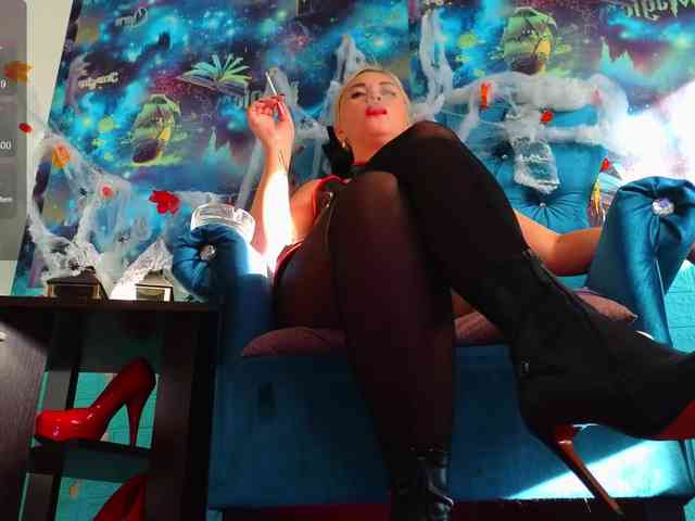 Mistress-Gwen