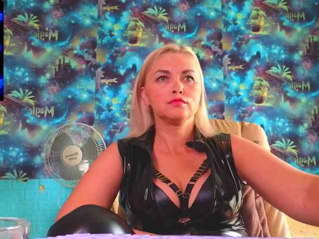 Модель: Mistress-Gwen