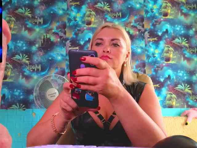 Mistress-Gwen webcam