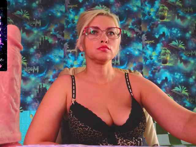 Mistress-Gwen webcam