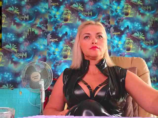 Mistress-Gwen webcam