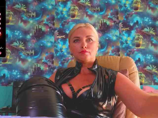 Модель: Mistress-Gwen