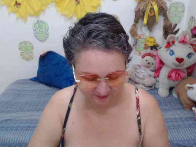 LADYQUEEN520 webcam