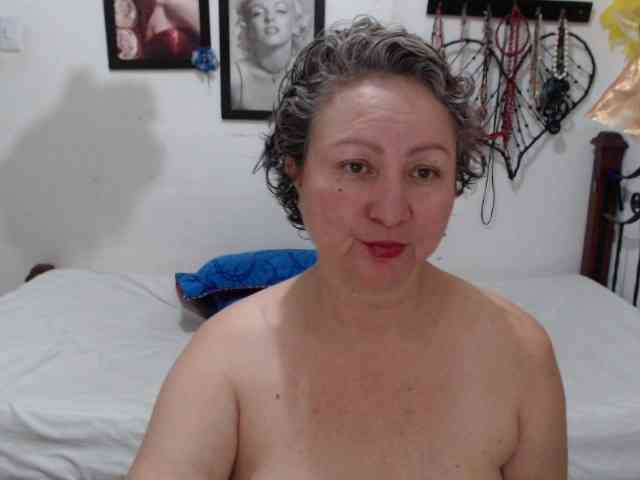 LADYQUEEN520 webcam