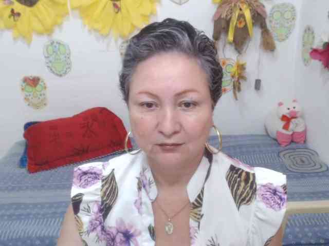 LADYQUEEN520 webcam