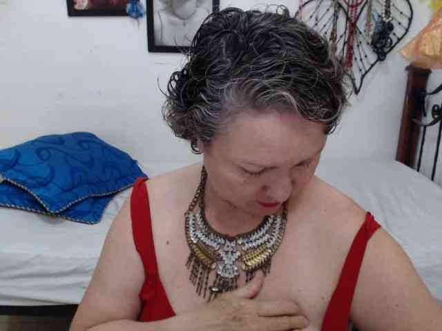 LADYQUEEN520 LADYQUEEN520