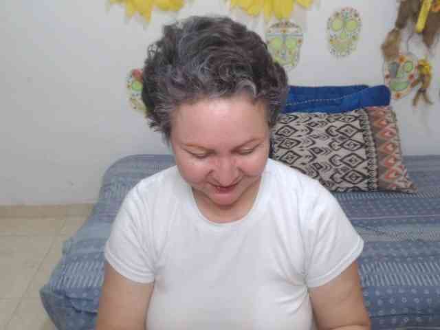 LADYQUEEN520 webcam