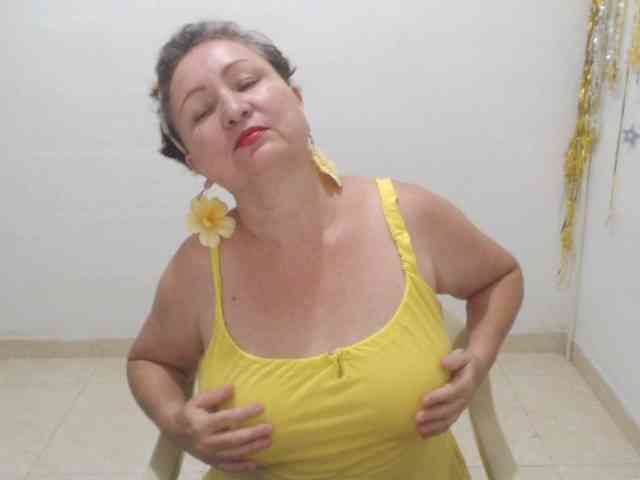 LADYQUEEN520 webcam