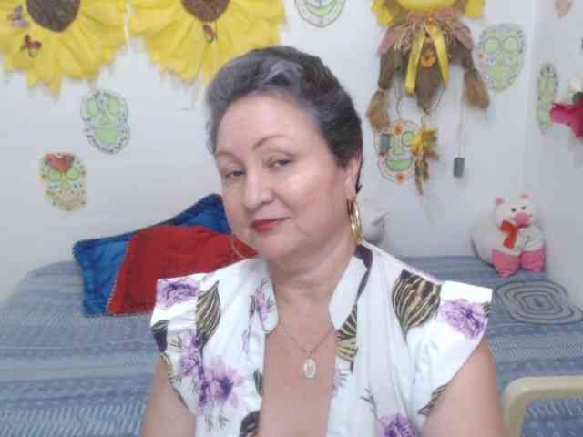 LADYQUEEN520 webcam