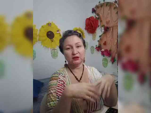 LADYQUEEN520 webcam