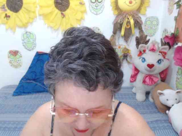 LADYQUEEN520 webcam