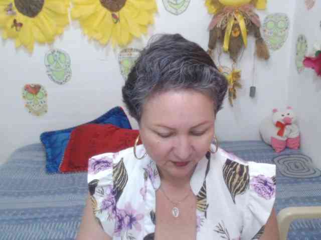 LADYQUEEN520 webcam