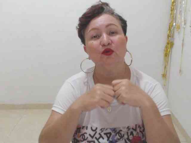 LADYQUEEN520 webcam