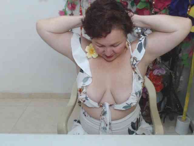 LADYQUEEN520 webcam