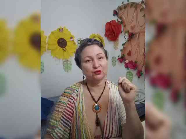 LADYQUEEN520 webcam