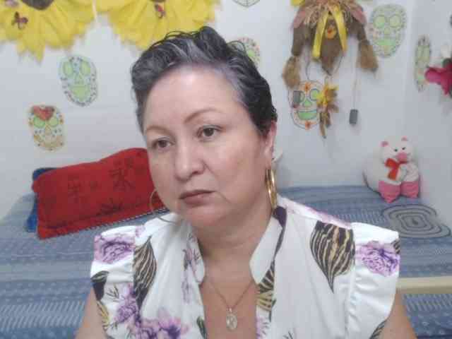 LADYQUEEN520 webcam