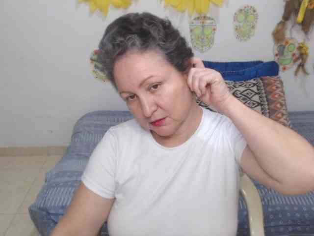 LADYQUEEN520 webcam