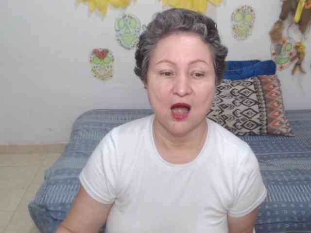 LADYQUEEN520 webcam