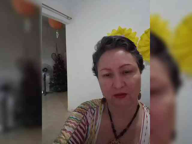 LADYQUEEN520 webcam