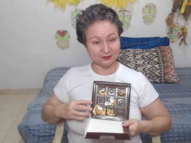 LADYQUEEN520 webcam