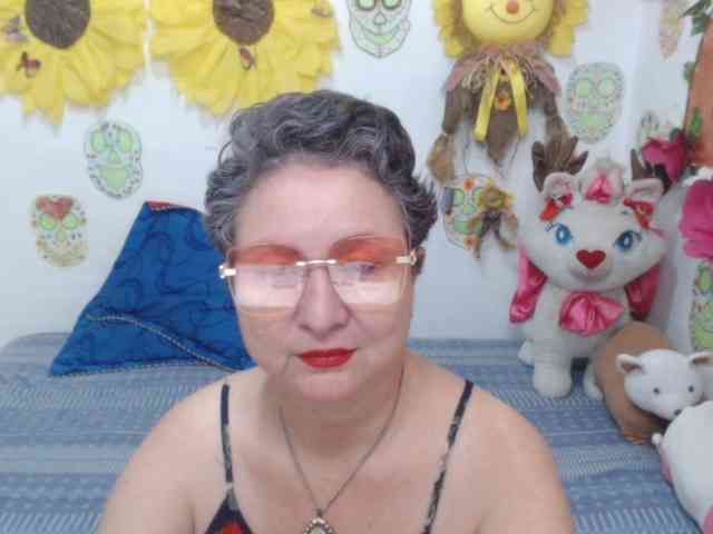 LADYQUEEN520 webcam