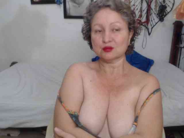 LADYQUEEN520 webcam