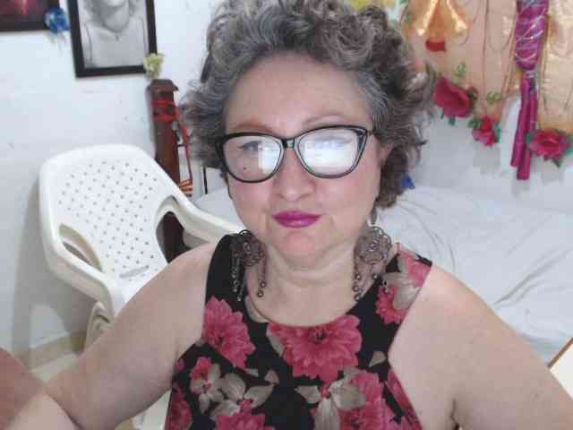 LADYQUEEN520 LADYQUEEN520