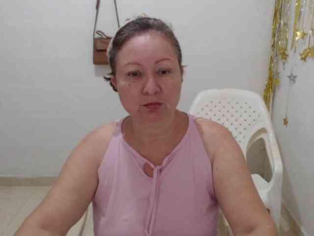 LADYQUEEN520 webcam