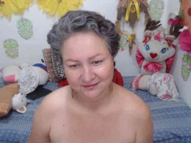 LADYQUEEN520 webcam