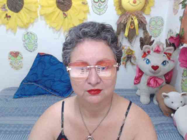 LADYQUEEN520 webcam