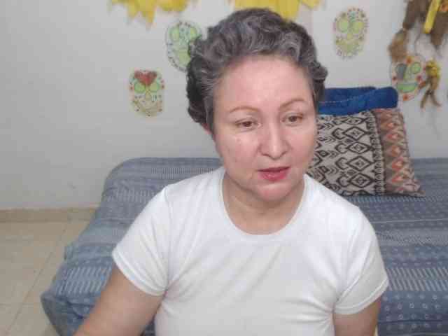 LADYQUEEN520 webcam