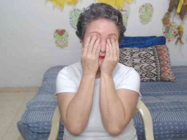 LADYQUEEN520 webcam