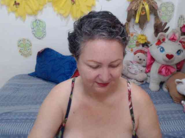 LADYQUEEN520 webcam