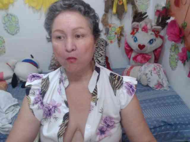 LADYQUEEN520 webcam